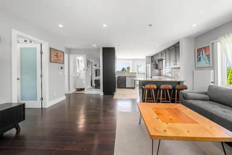 803 CALVERHALL STREET - photo 4 of 34