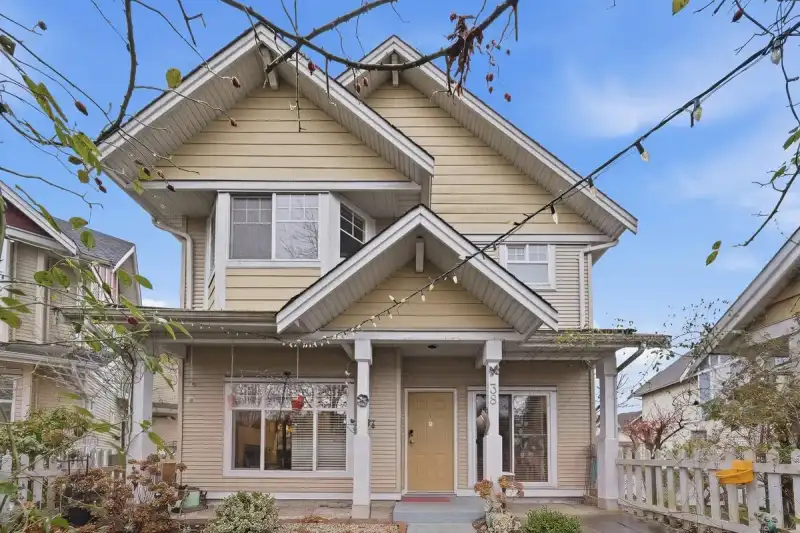 38 4711 BLAIR DRIVE - photo 1 of 33
