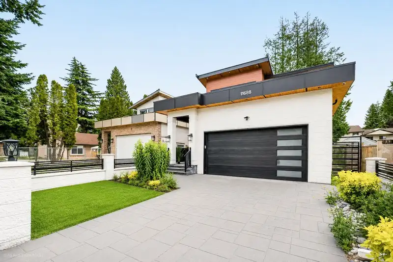 11688 96 AVENUE - photo 3 of 40