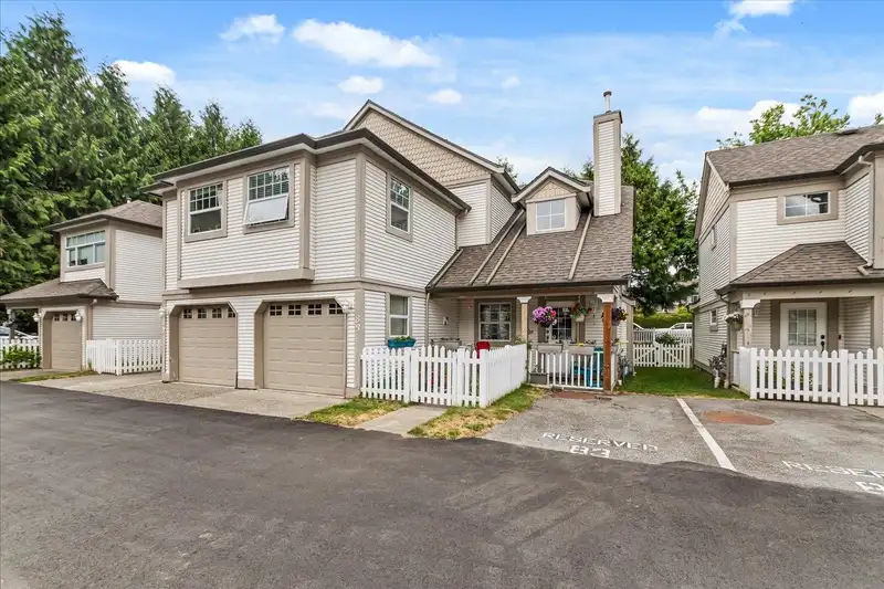 83 16318 82 AVENUE - photo 3 of 39