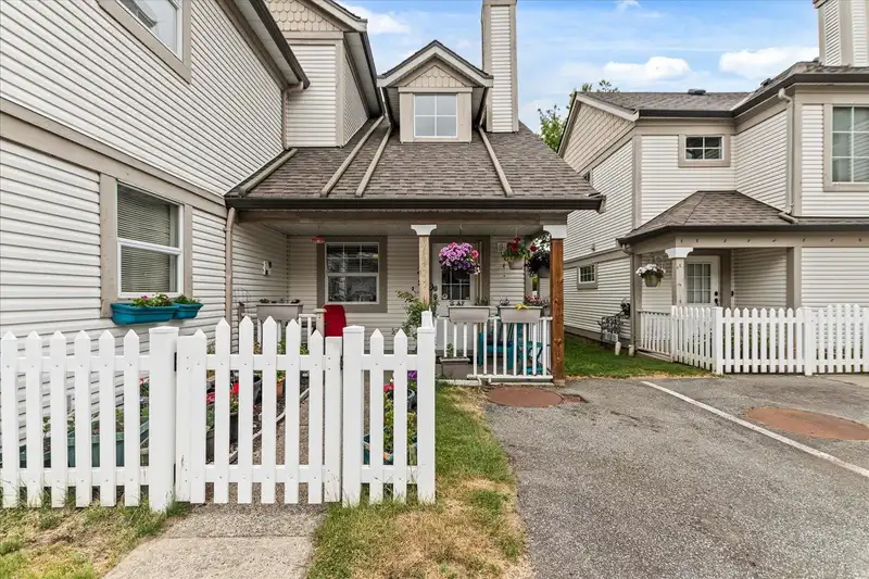 83 16318 82 AVENUE - photo 4 of 39
