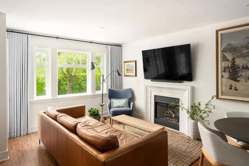 2470 SASAMAT STREET - photo 4 of 32