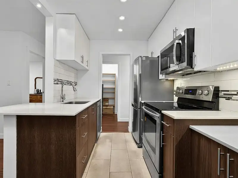 101 750 E 7TH AVENUE - photo 3 of 24