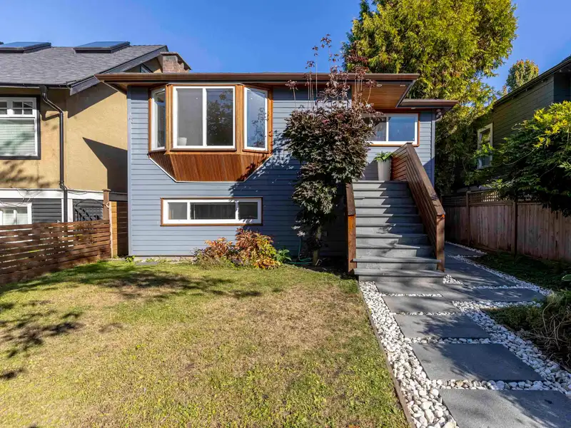 5034 PRINCE ALBERT STREET - photo 2 of 40