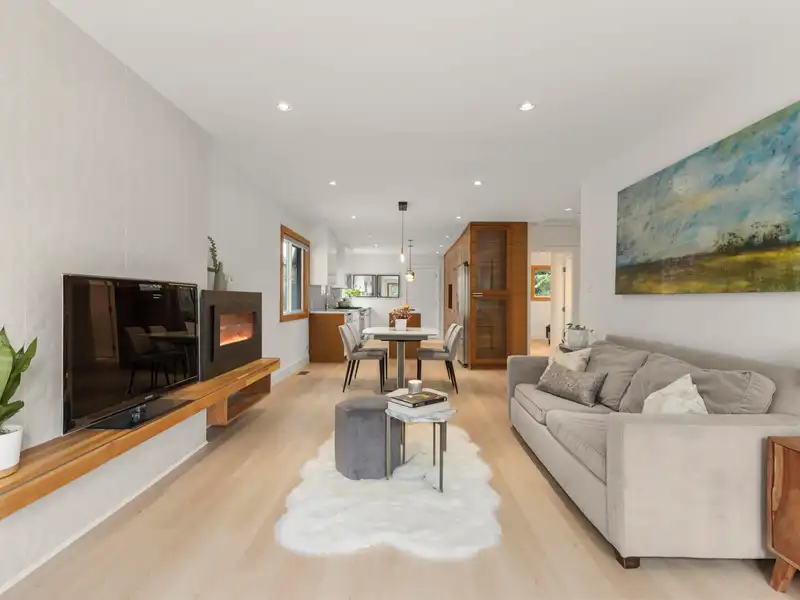 5034 PRINCE ALBERT STREET - photo 4 of 40