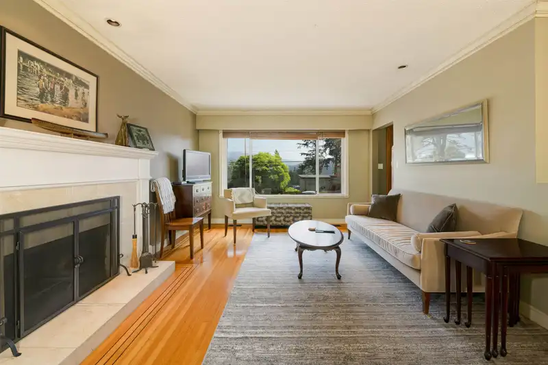 893 FRIAR CRESCENT - photo 4 of 35