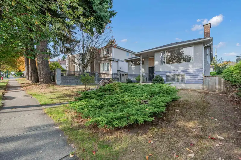 3631 WELLINGTON AVENUE - photo 3 of 40