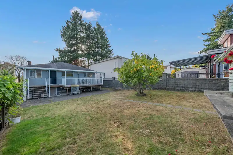 3631 WELLINGTON AVENUE - photo 4 of 40