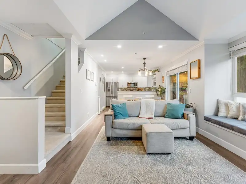 18 1073 LYNN VALLEY ROAD - photo 2 of 21