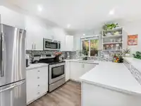 18 1073 LYNN VALLEY ROAD - thumbnail 7