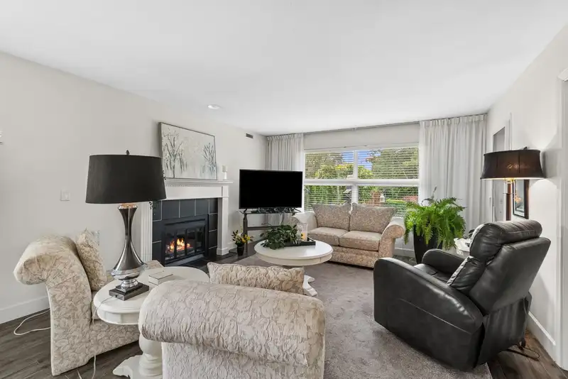 113 20381 96 AVENUE - photo 1 of 27