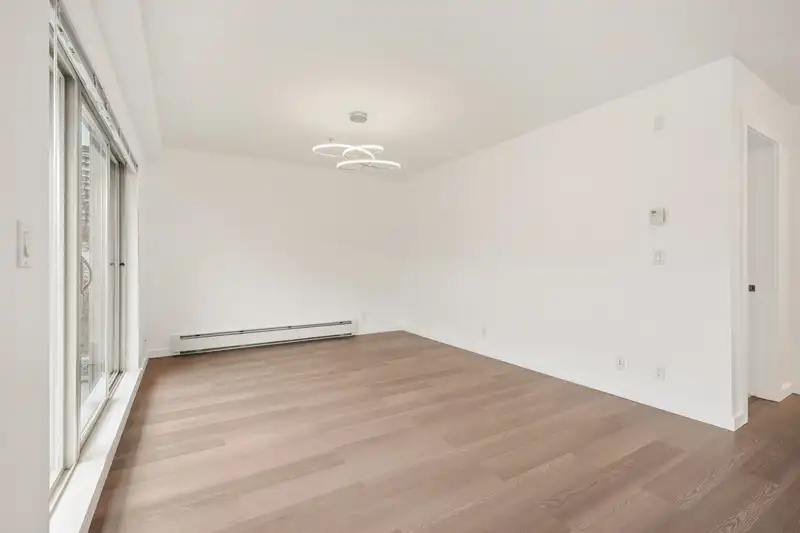 303 1033 ST. GEORGES AVENUE - photo 4 of 25