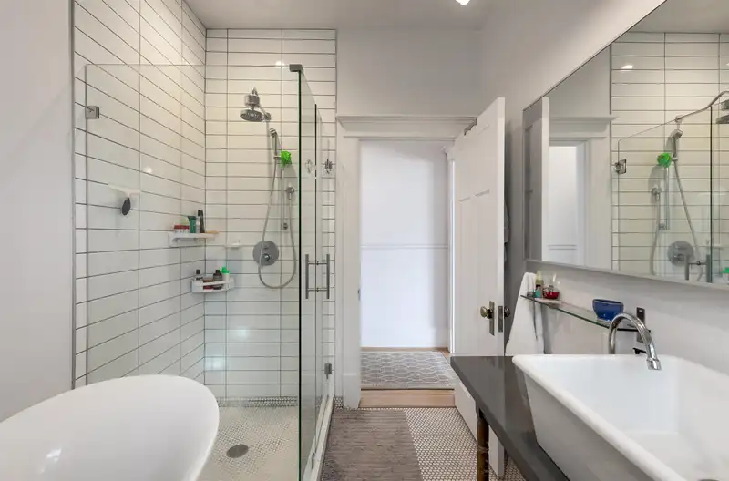 303 1131 W 11TH AVENUE - photo 4 of 32