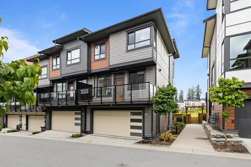 89 20150 81 AVENUE - photo 1 of 32