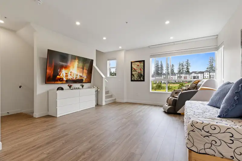 89 20150 81 AVENUE - photo 3 of 32