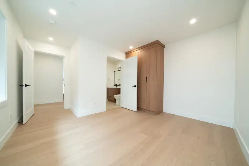 1933 E 4TH AVENUE - photo 3 of 24