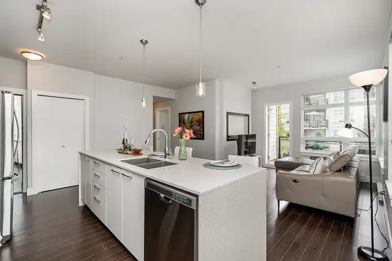 C221 20211 66 AVENUE - photo 3 of 40