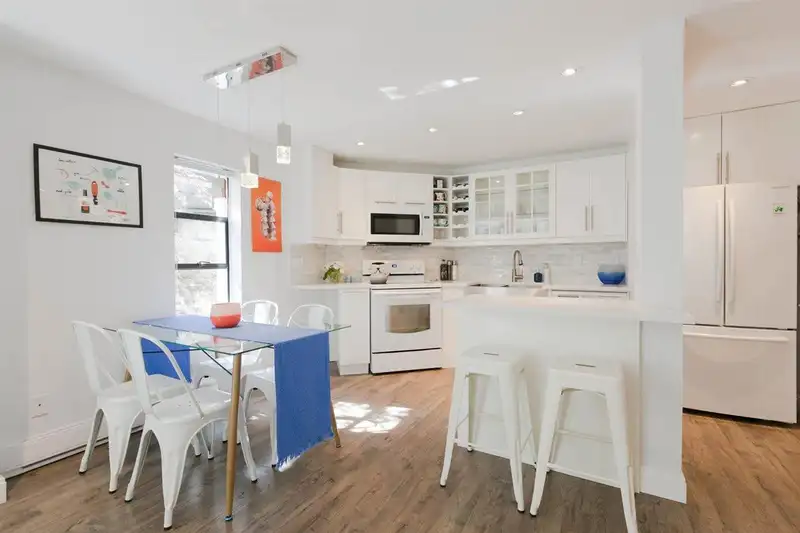 104 936 BUTE STREET - photo 1 of 16