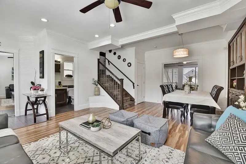 7062 148 STREET - photo 2 of 33