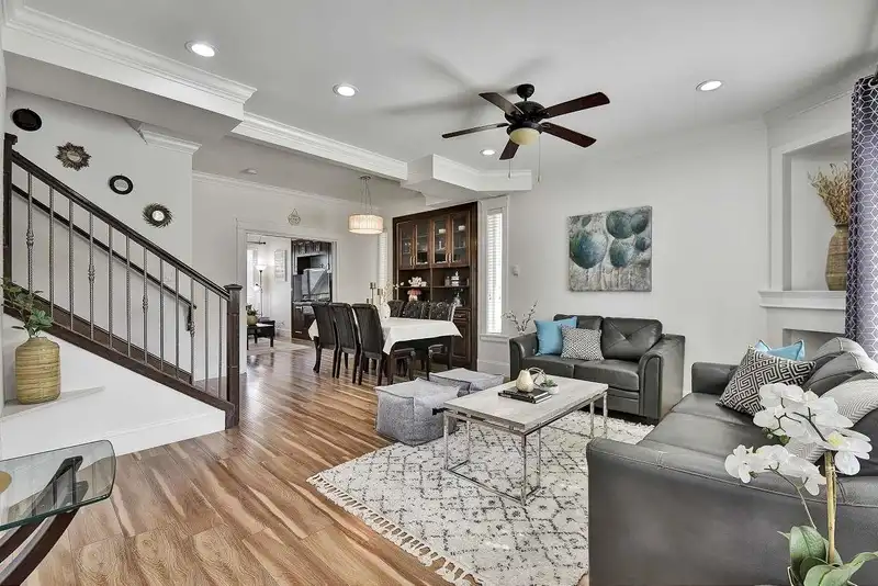 7062 148 STREET - photo 3 of 33