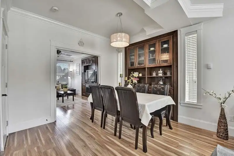 7062 148 STREET - photo 4 of 33
