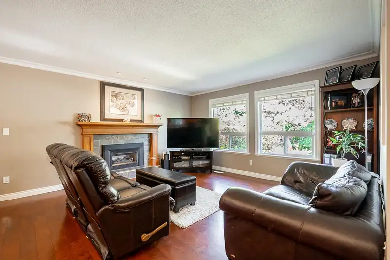 5833 ANGUS PLACE - photo 4 of 39