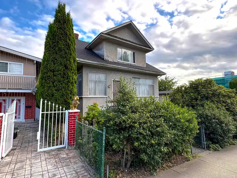 676 E KING EDWARD AVENUE - photo 2 of 5