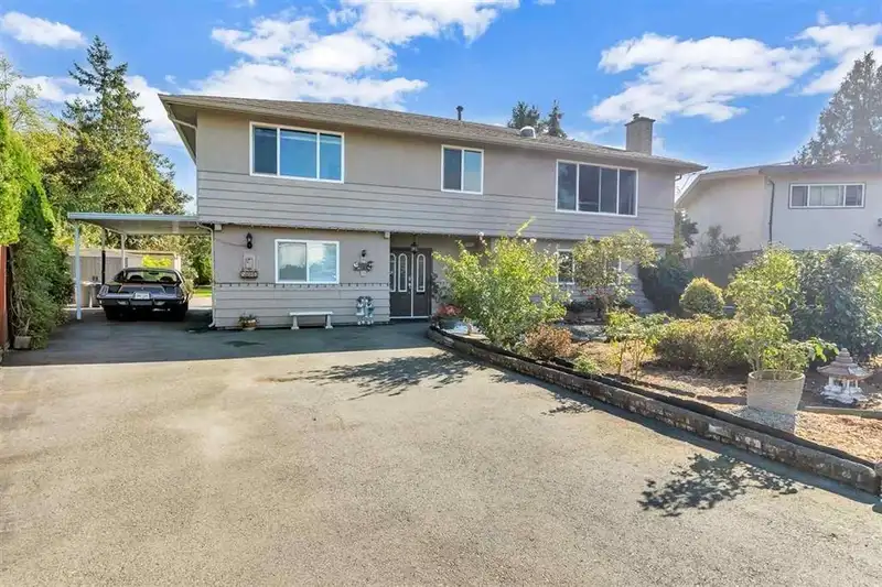 5882 51 AVENUE - photo 1 of 29
