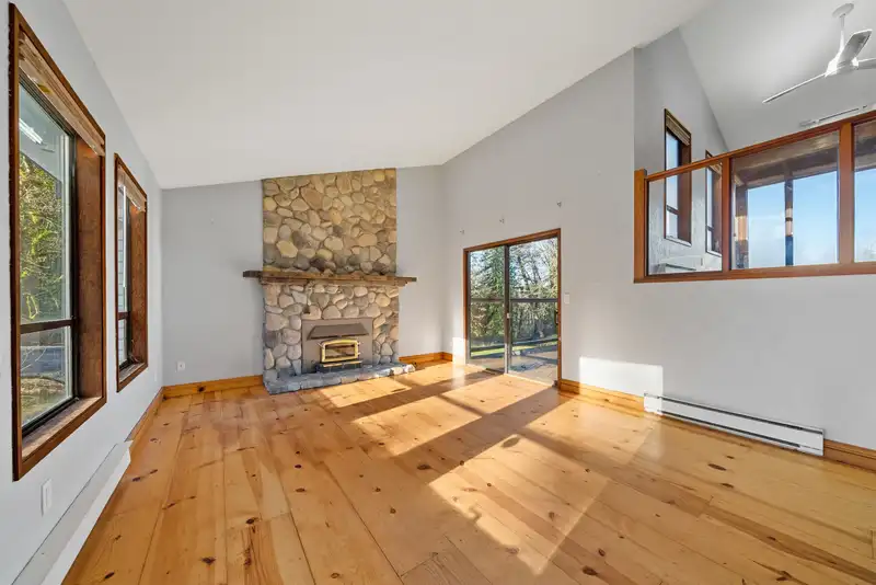 25443 BOSONWORTH AVENUE - photo 4 of 36