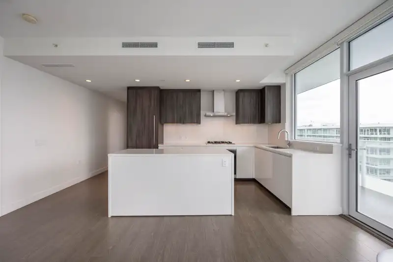 1507 6320 NO. 3 ROAD - photo 3 of 8