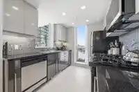 2002 1408 STRATHMORE MEWS - thumbnail 15