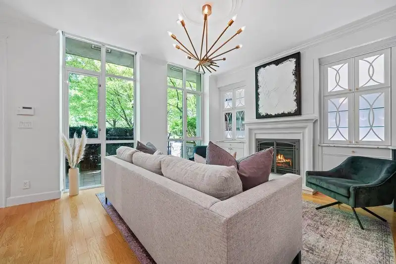 471 BEACH CRESCENT - photo 1 of 40