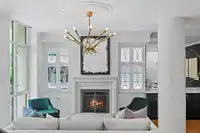 471 BEACH CRESCENT - thumbnail 2