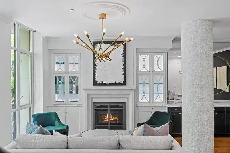 471 BEACH CRESCENT - photo 2 of 40