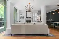 471 BEACH CRESCENT - thumbnail 4