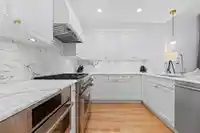 471 BEACH CRESCENT - thumbnail 6