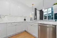 471 BEACH CRESCENT - thumbnail 7