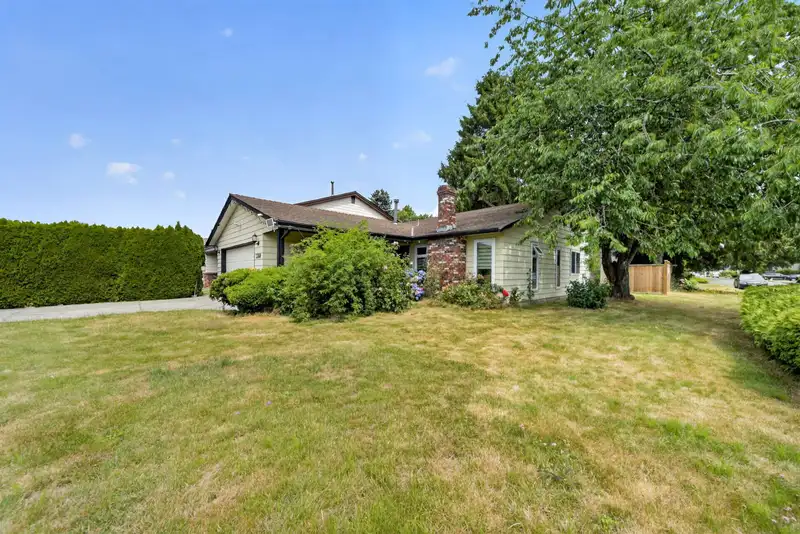 3760 BAMFIELD DRIVE - photo 4 of 36