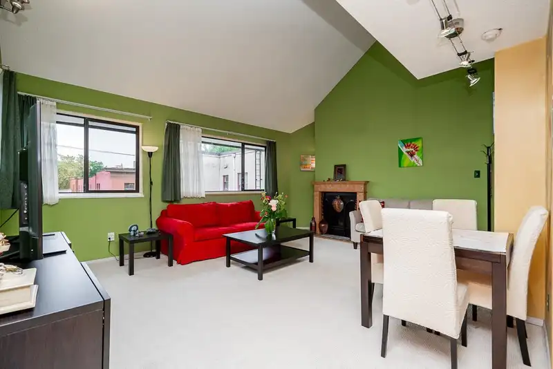 PH5 936 BUTE STREET - photo 4 of 39