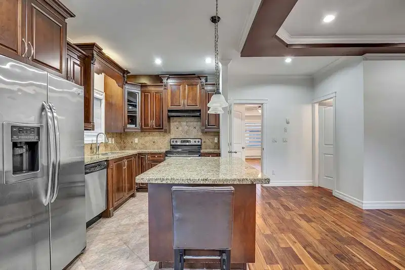 14188 62B AVENUE - photo 3 of 38