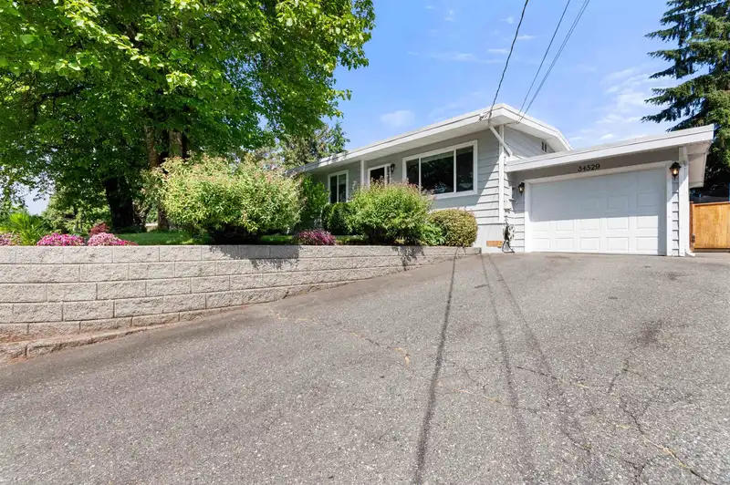 34529 ASCOTT AVENUE - photo 2 of 31