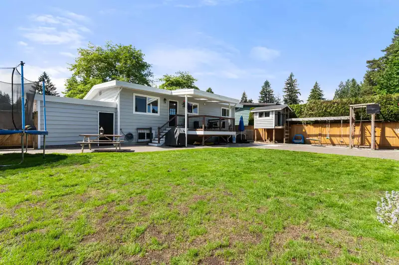 34529 ASCOTT AVENUE - photo 4 of 31