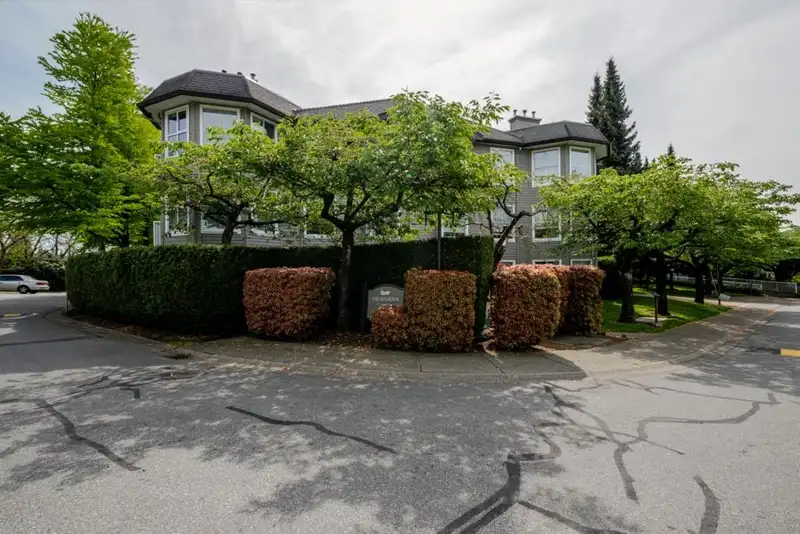 201 15150 108 AVENUE - photo 2 of 36