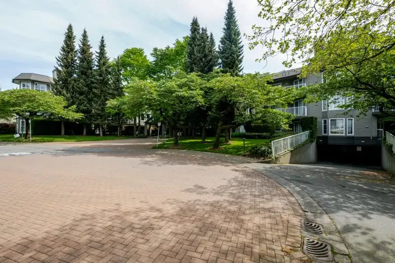 201 15150 108 AVENUE - photo 3 of 36