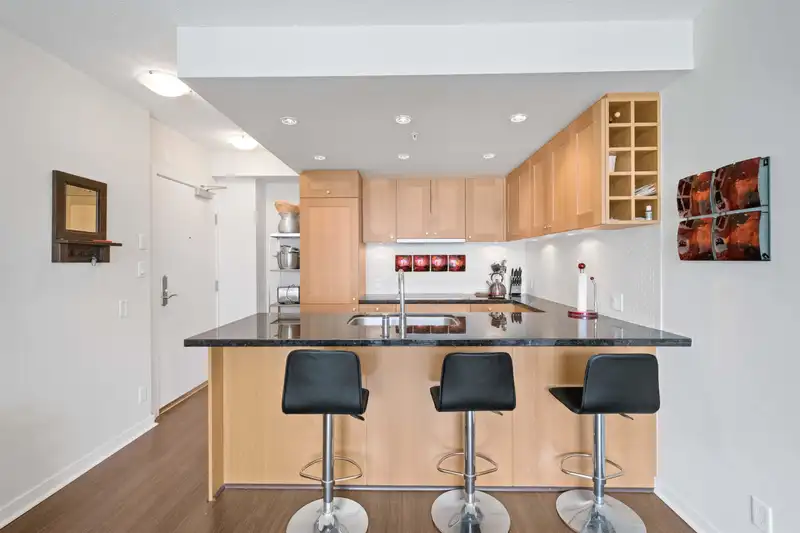 2001 821 CAMBIE STREET - photo 1 of 22