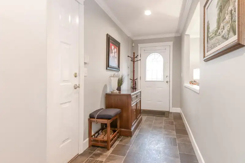 186 13888 70 AVENUE - photo 4 of 36