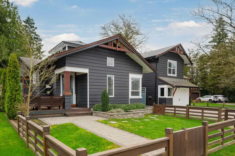 21638 46 AVENUE - photo 3 of 40