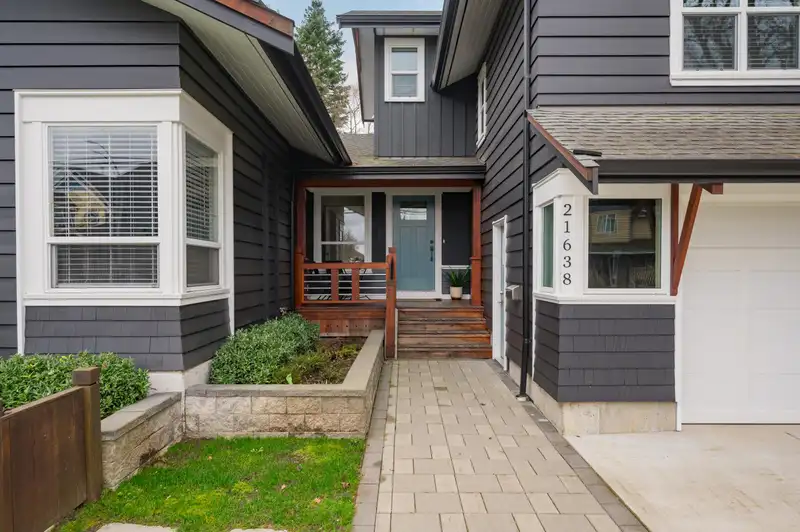 21638 46 AVENUE - photo 4 of 40