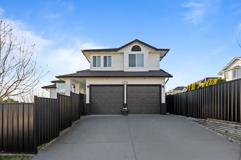 3073 KINGFISHER DRIVE - photo 2 of 40