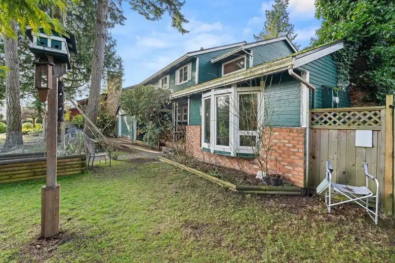 1761 140A STREET - photo 4 of 40